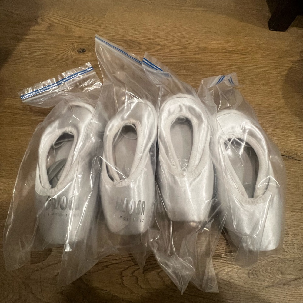White Pointe Shoes Bloch Balance Lisse 2.5 X